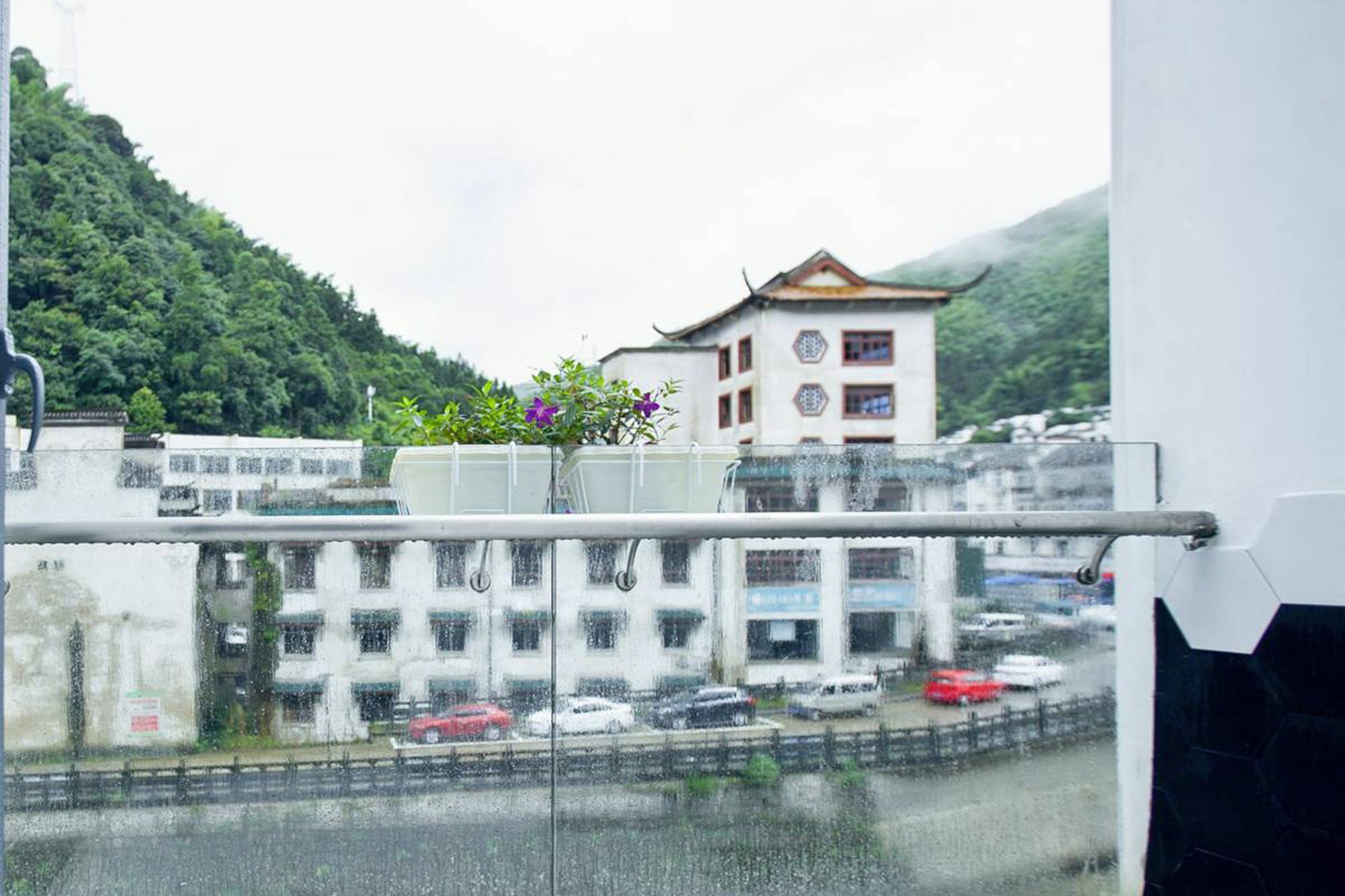 Zero Five One Seven Inn Montes Huang Exterior foto